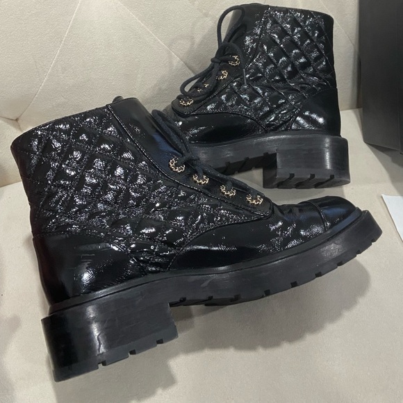 🔥🔥Chanel Quilted Calfskin CC Boots Size:38 - Picture 7 of 11